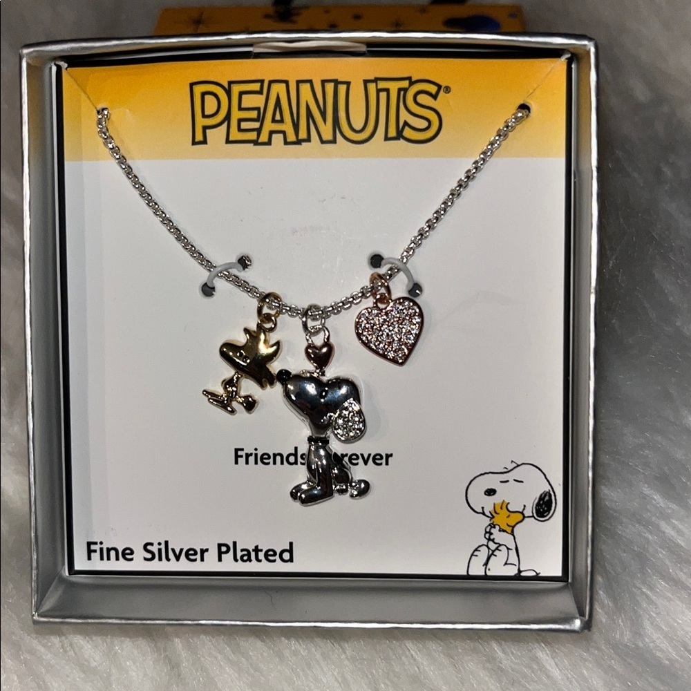🆕 Peanuts Crystal Snoopy Woodstock Heart Charm Pendant Necklace Tri-Tone - Picture 3 of 5